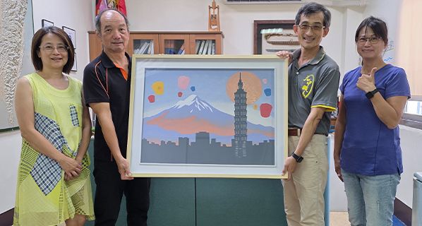 花壇國中贈畫致謝——竣貿持續攜手推動技職教育